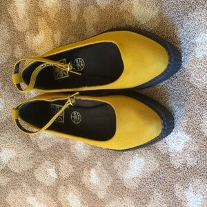 Size 7 T.U.K mustard pointed ballerina flats